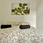 50 M2 Stylish Apartment With Free Parking